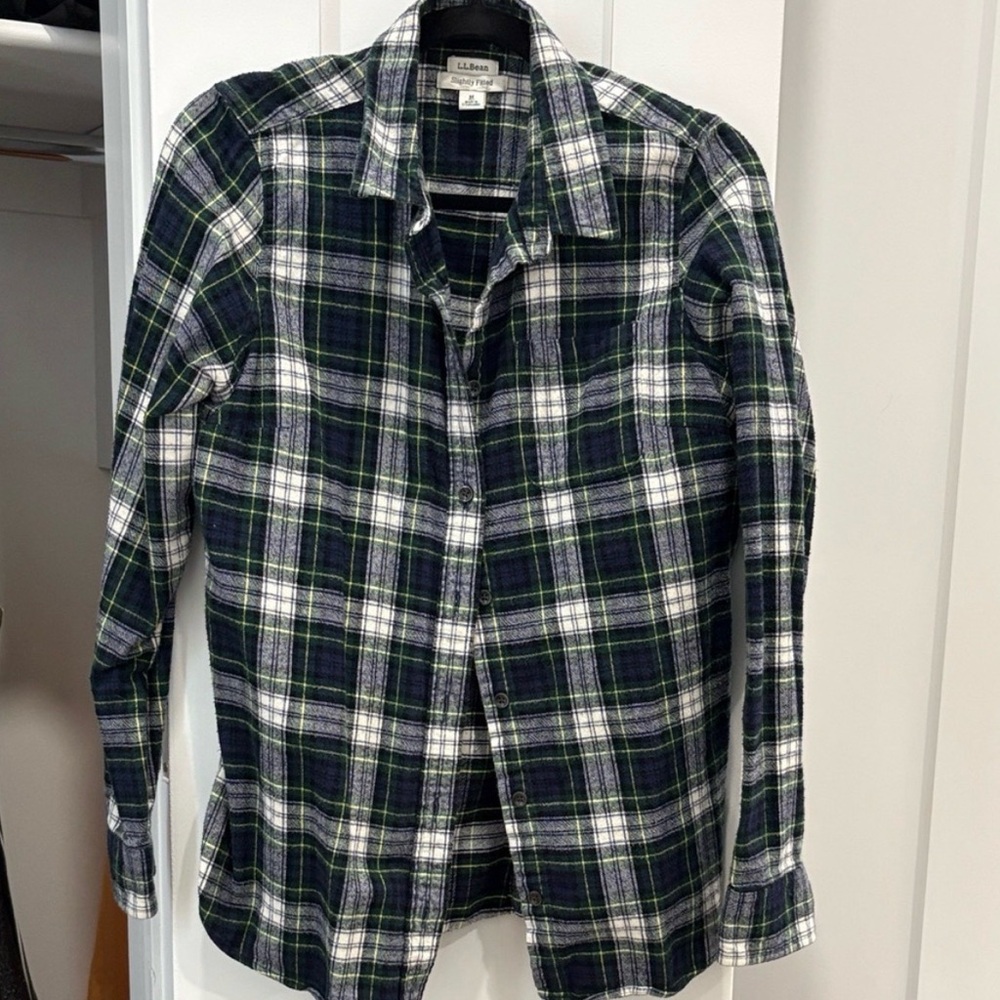 L.L.Bean item number 298090 Women's Slightly Fitted Scotch Plaid Flannel Shirt M